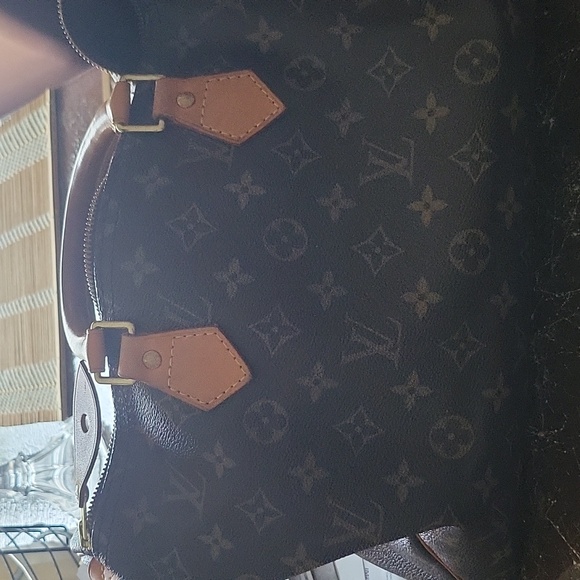 LV purse - Picture 2 of 6